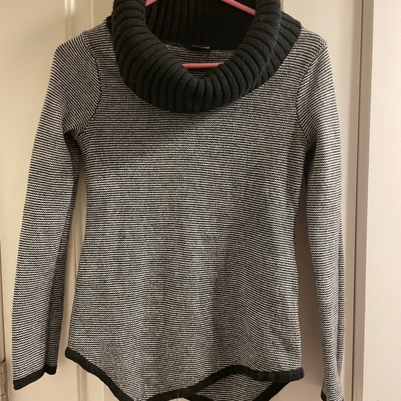 Express Turtleneck - Picture 2 of 5